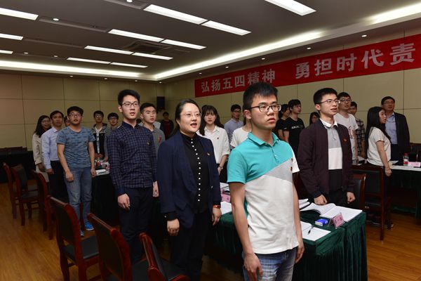 20170421121244945699.jpg 唱团歌_副本.jpg